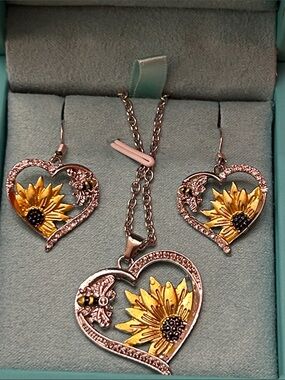 Sunflower and Bumble Bee Necklace with matching Earrings Stainless Steel 18”